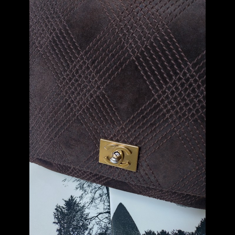 Chanel 金釦咖麂皮大菱格下蓋書包-4