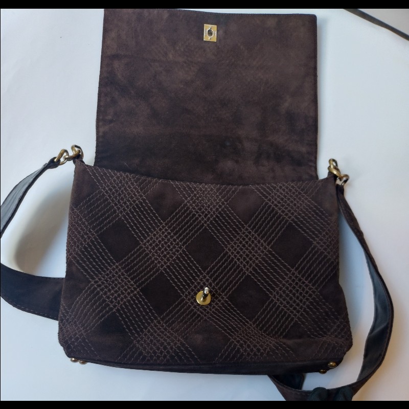 Chanel 金釦咖麂皮大菱格下蓋書包-21