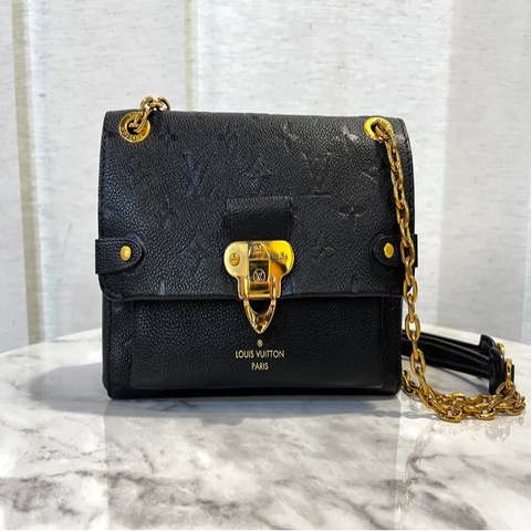 LV 黑牛皮壓紋金釦Vavin BB 下蓋磁吸肩斜背包