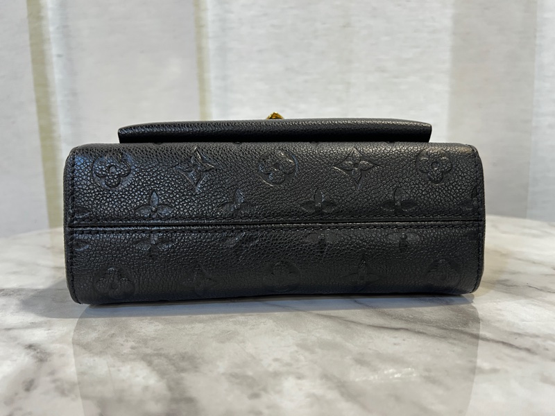 LV 黑牛皮壓紋金釦Vavin BB 下蓋磁吸肩斜背包-2