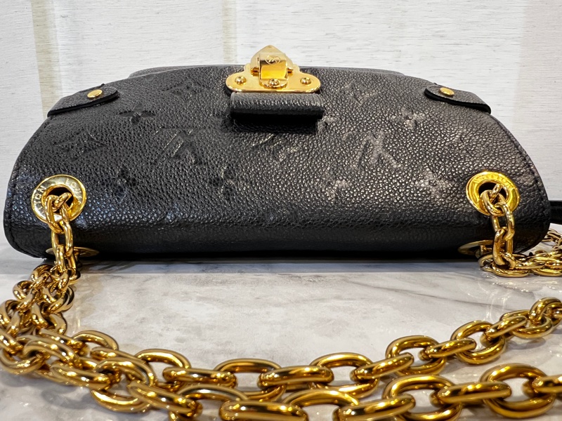 LV 黑牛皮壓紋金釦Vavin BB 下蓋磁吸肩斜背包-4