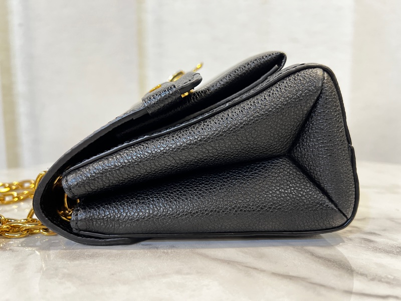 LV 黑牛皮壓紋金釦Vavin BB 下蓋磁吸肩斜背包-5