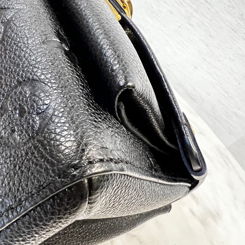 LV 黑牛皮壓紋金釦Vavin BB 下蓋磁吸肩斜背包-8