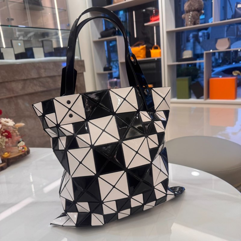 *SHIHNA名牌精品* BAOBAO ISSEY MIYAKE 三宅一生 6x6亮面手提包-0