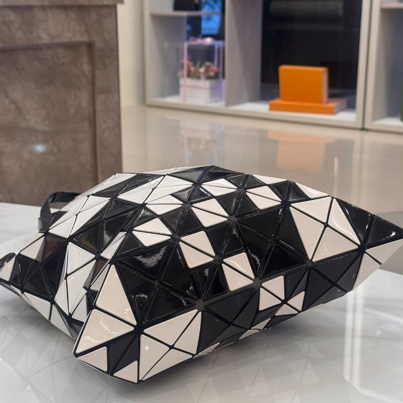 *SHIHNA名牌精品* BAOBAO ISSEY MIYAKE 三宅一生 6x6亮面手提包-3