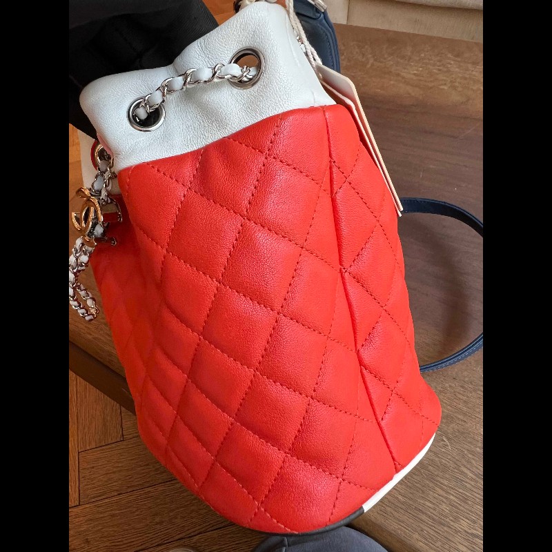 Chanel 橘白色雙拼牛皮水桶包-12