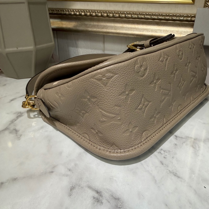 LV 斑鳩灰壓紋Diane金釦下蓋肩斜背包M46583-4