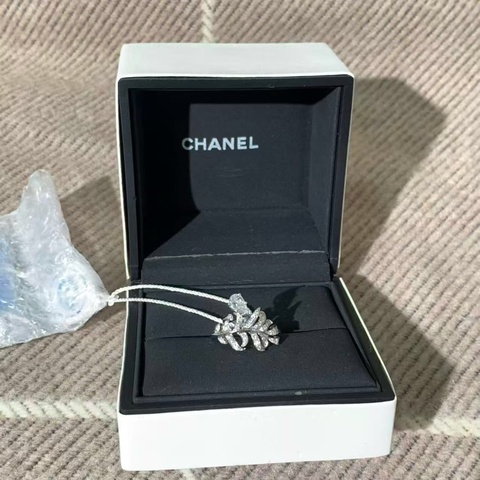 香奈兒Chanel PLUME系列鑽石羽毛戒指 0.55克拉 49碼