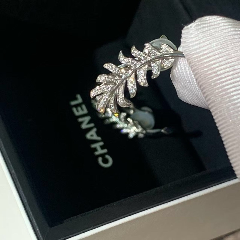 Chanel Plume羽毛耳夾18K白金鑲鑽，可裝耳針，2024購入-2