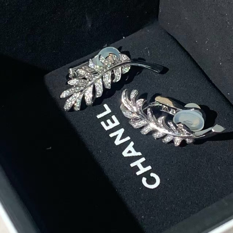 Chanel Plume羽毛耳夾18K白金鑲鑽，可裝耳針，2024購入-4