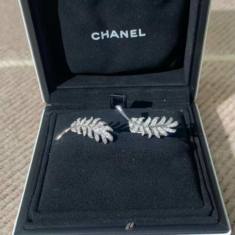 Chanel Plume羽毛耳夾18K白金鑲鑽，可裝耳針，2024購入-5