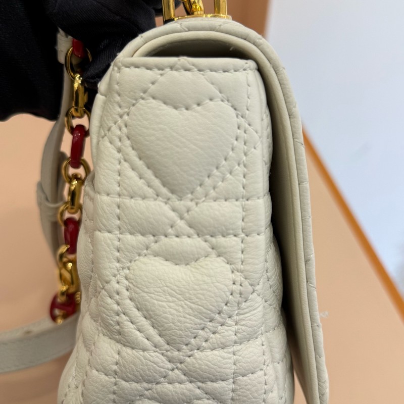Dior 情人節限量款 caro白色愛心鏈條包 中號-10