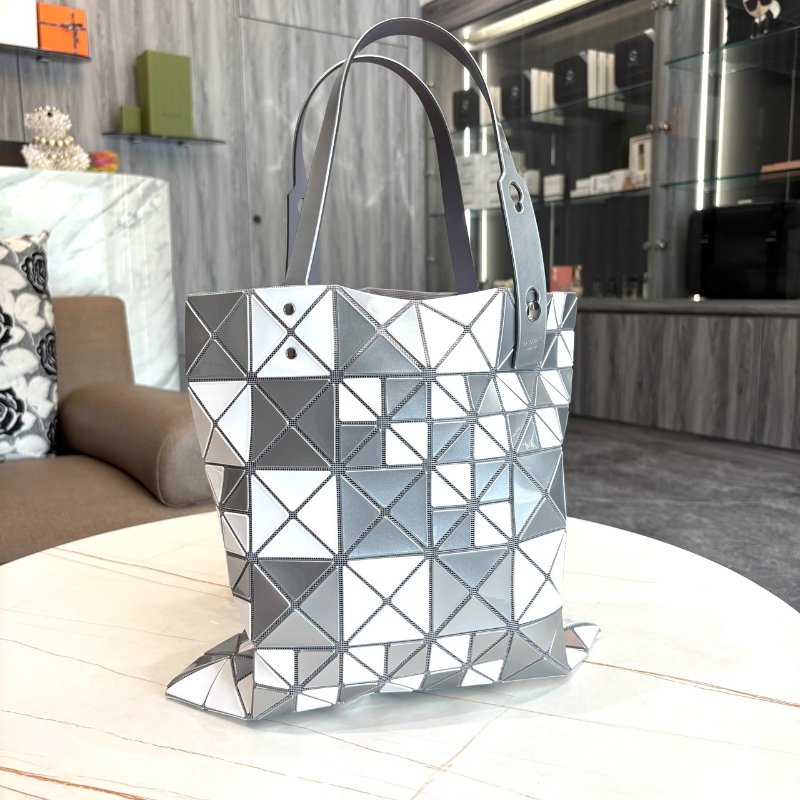 *SHIHNA名牌精品* BAOBAO ISSEY MIYAKE 三宅一生 6x6亮面手提包-1