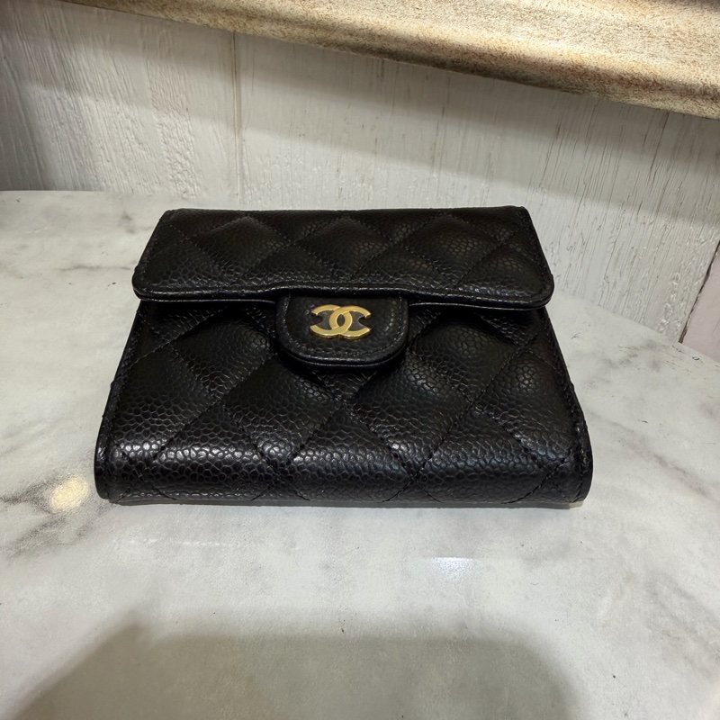 Chanel 黑荔枝牛皮菱格紋金釦6卡三折短夾AP0231-4