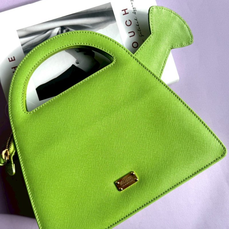 𝐌𝐨𝐬𝐜𝐡𝐢𝐧𝐨 亮綠色水壺金鏈斜背包-0