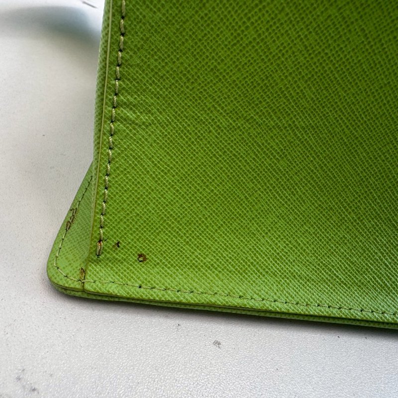 𝐌𝐨𝐬𝐜𝐡𝐢𝐧𝐨 亮綠色水壺金鏈斜背包-6