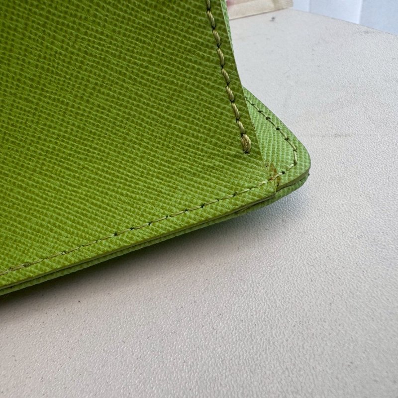 𝐌𝐨𝐬𝐜𝐡𝐢𝐧𝐨 亮綠色水壺金鏈斜背包-7