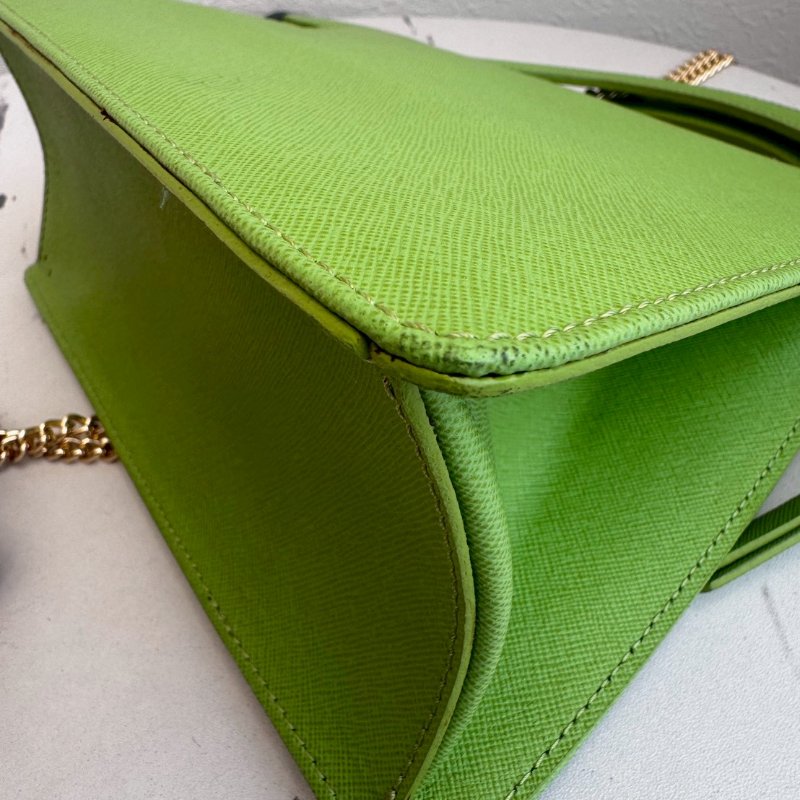 𝐌𝐨𝐬𝐜𝐡𝐢𝐧𝐨 亮綠色水壺金鏈斜背包-8