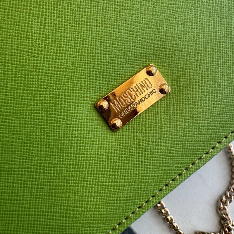 𝐌𝐨𝐬𝐜𝐡𝐢𝐧𝐨 亮綠色水壺金鏈斜背包-12