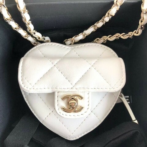 Chanel 白色愛心耳機包