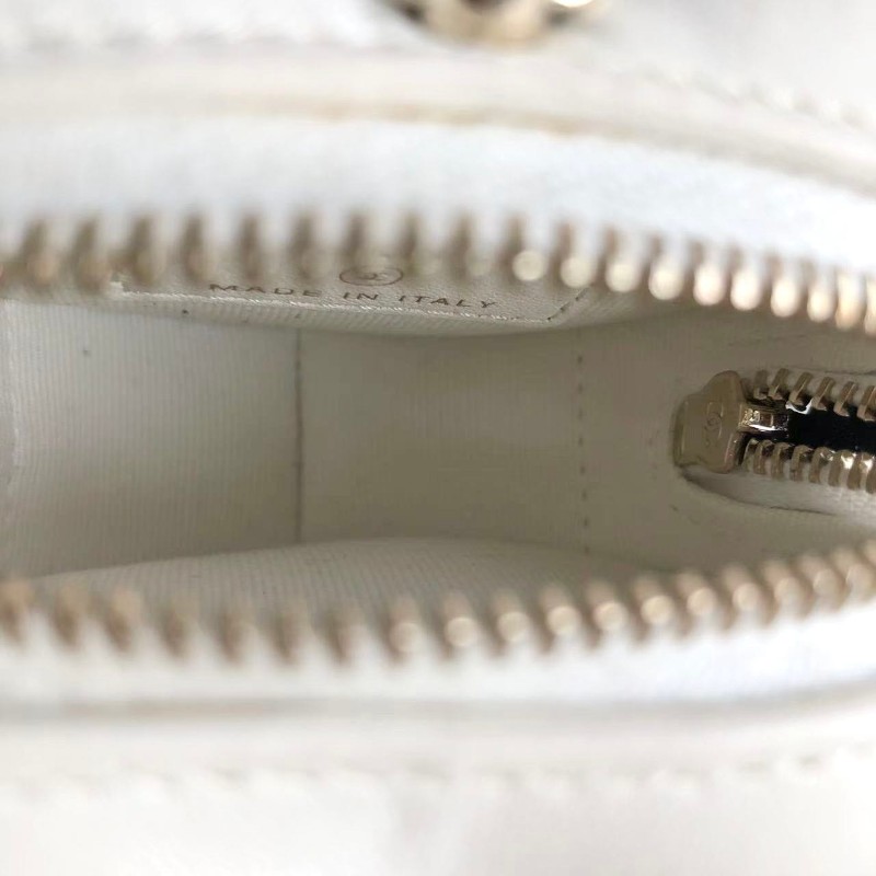 Chanel 白色愛心耳機包-5