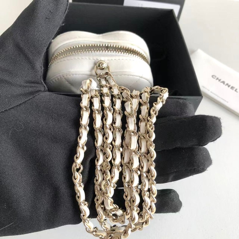 Chanel 白色愛心耳機包-6