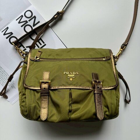 PRADA 綠色尼龍斜背包