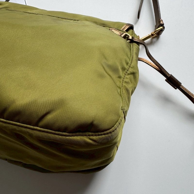 PRADA 綠色尼龍斜背包-3