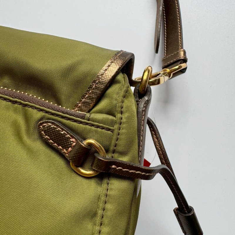 PRADA 綠色尼龍斜背包-5
