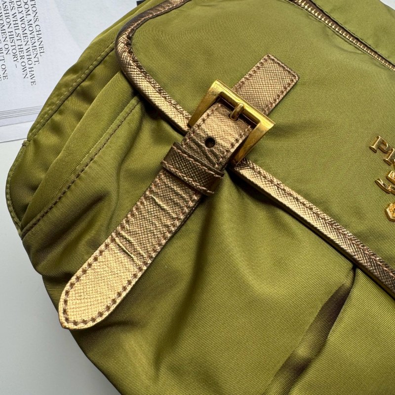 PRADA 綠色尼龍斜背包-7