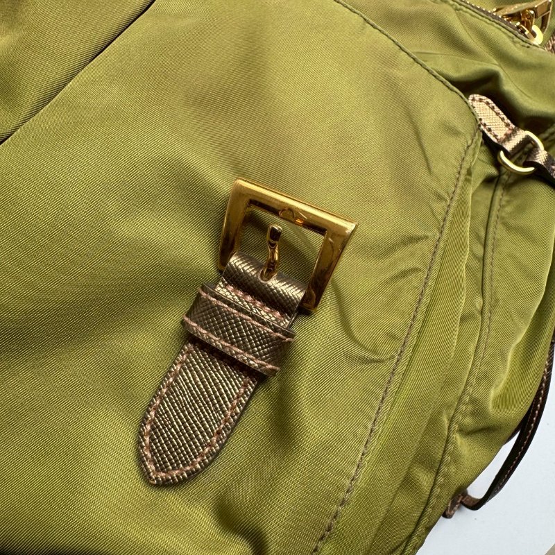 PRADA 綠色尼龍斜背包-9
