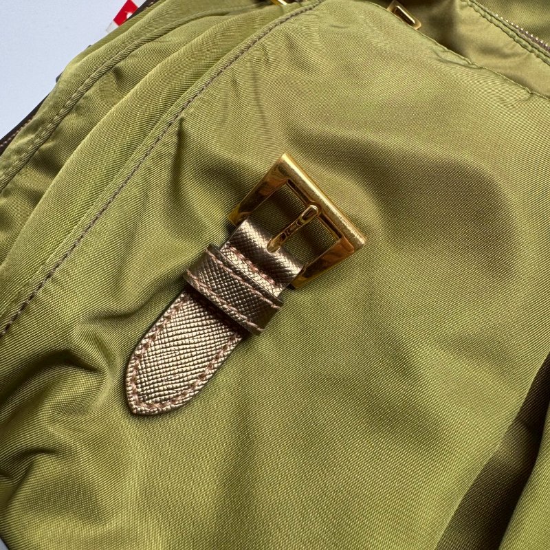 PRADA 綠色尼龍斜背包-10