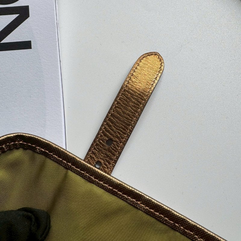 PRADA 綠色尼龍斜背包-11