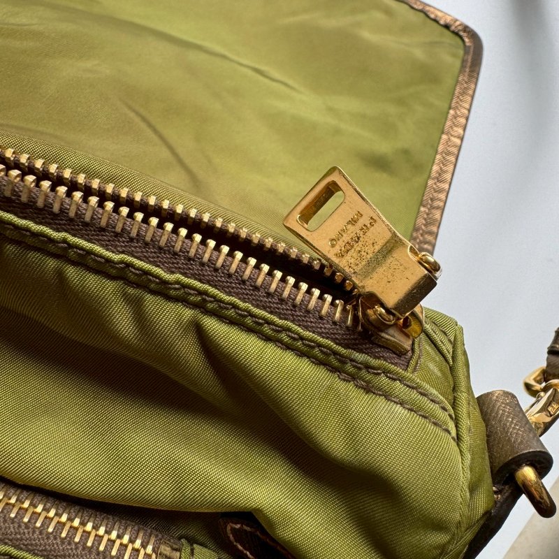 PRADA 綠色尼龍斜背包-13