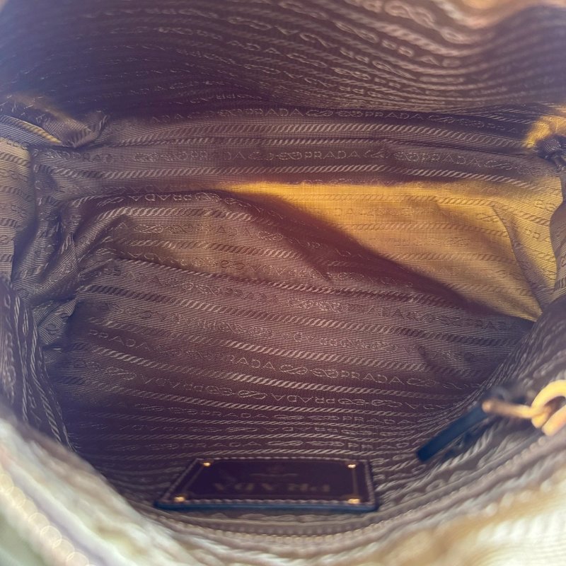 PRADA 綠色尼龍斜背包-15