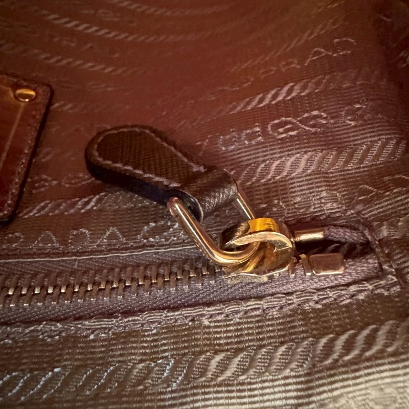 PRADA 綠色尼龍斜背包-16