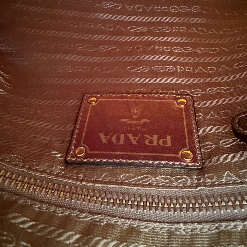 PRADA 綠色尼龍斜背包-17