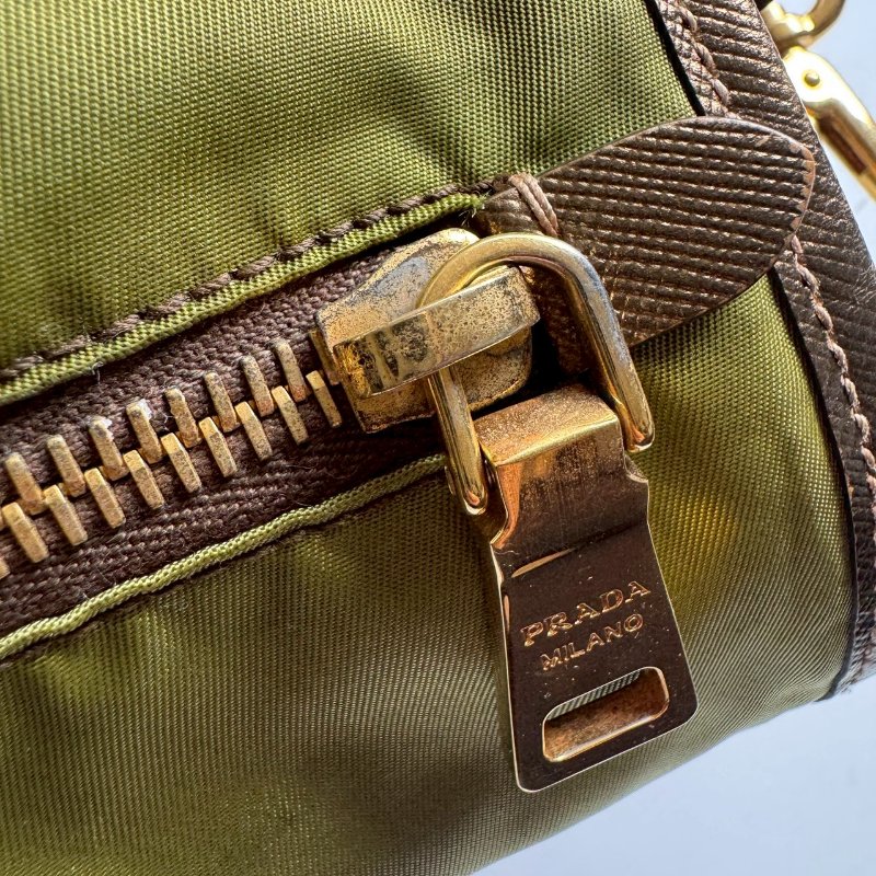 PRADA 綠色尼龍斜背包-18