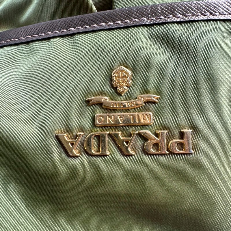 PRADA 綠色尼龍斜背包-19