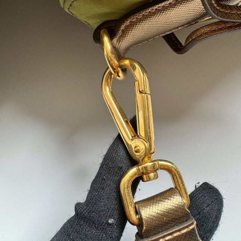 PRADA 綠色尼龍斜背包-20