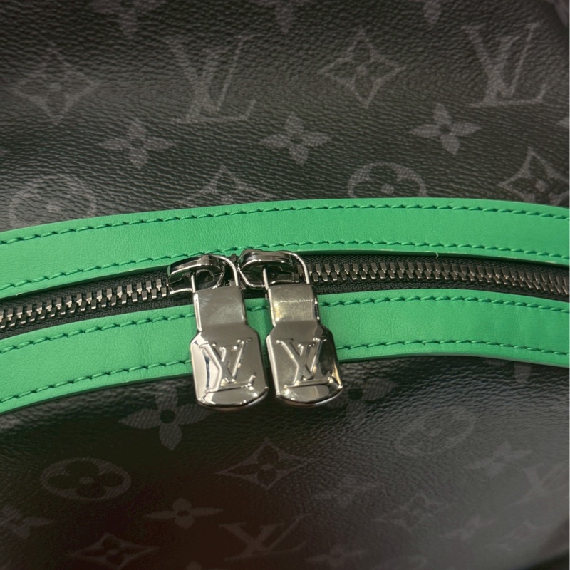 LV新款黑配綠 後背包-7