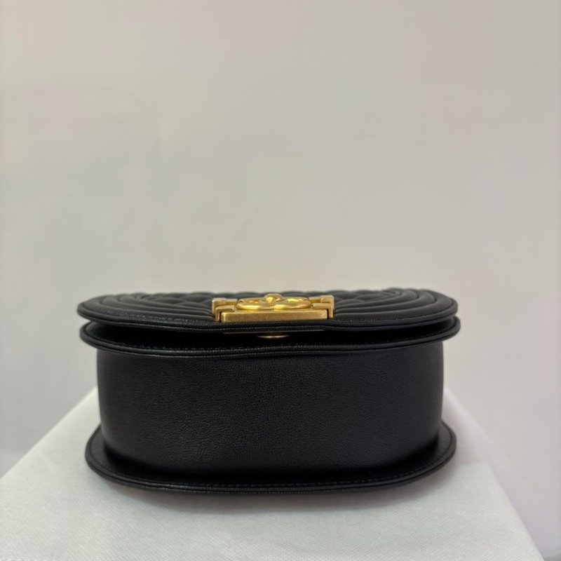 CHANEL黑荔枝牛皮金釦馬鞍包-4