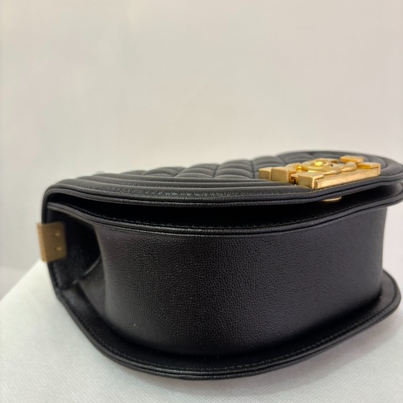 CHANEL黑荔枝牛皮金釦馬鞍包-5