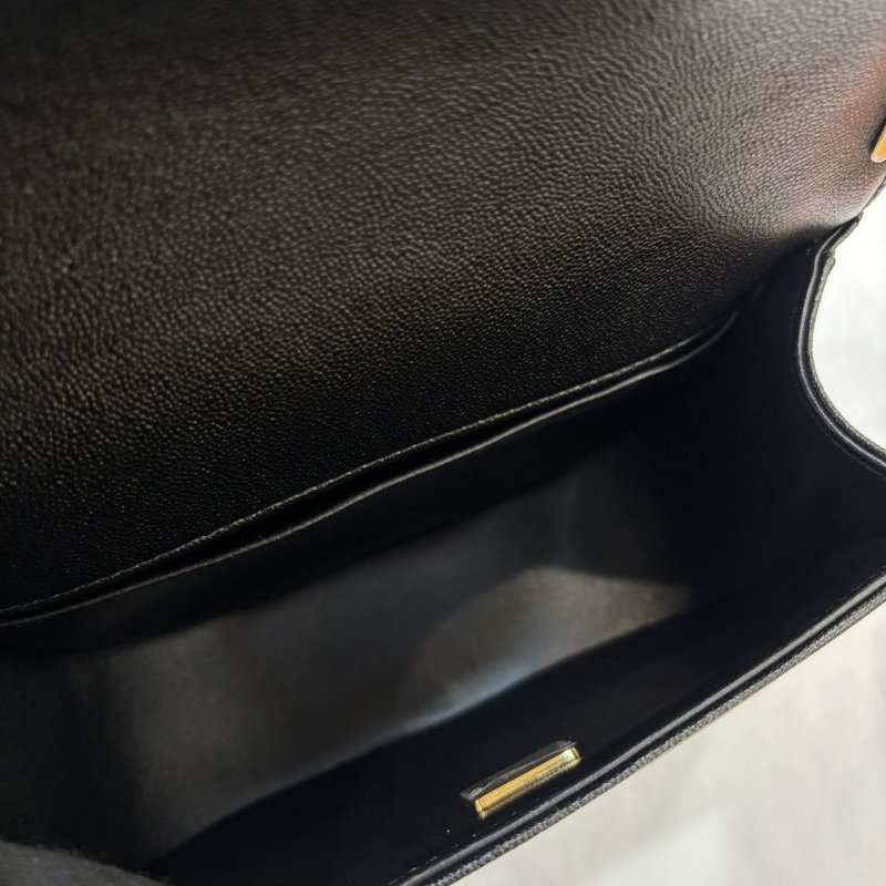 CHANEL黑荔枝牛皮金釦馬鞍包-7