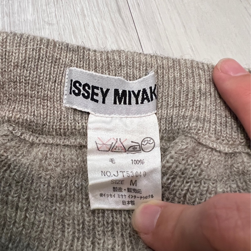 ISSEY MIYAKE 三宅一生-灰色羊毛蜂巢針織短裙-2