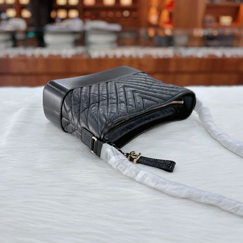 Chanel 黑色牛皮V紋大號流浪包-1