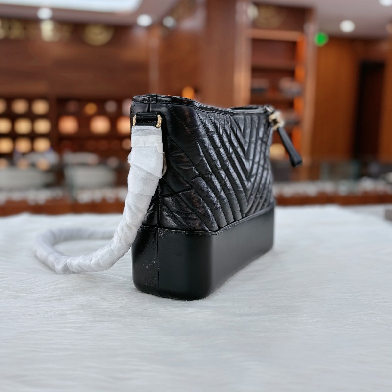 Chanel 黑色牛皮V紋大號流浪包-3