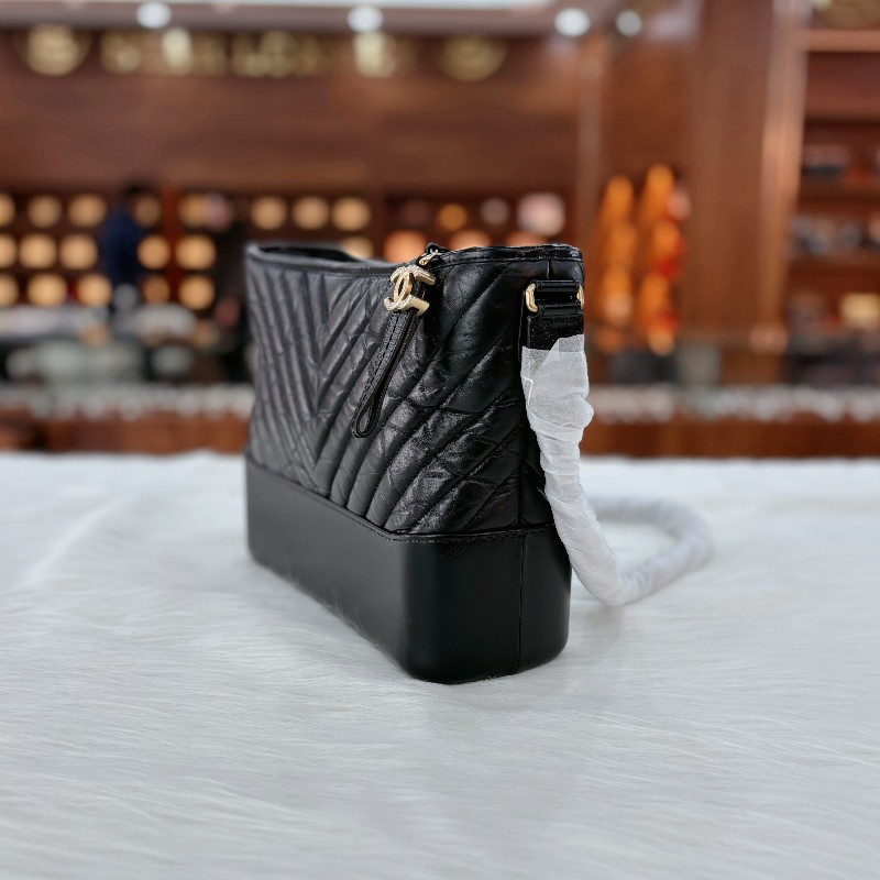 Chanel 黑色牛皮V紋大號流浪包-5