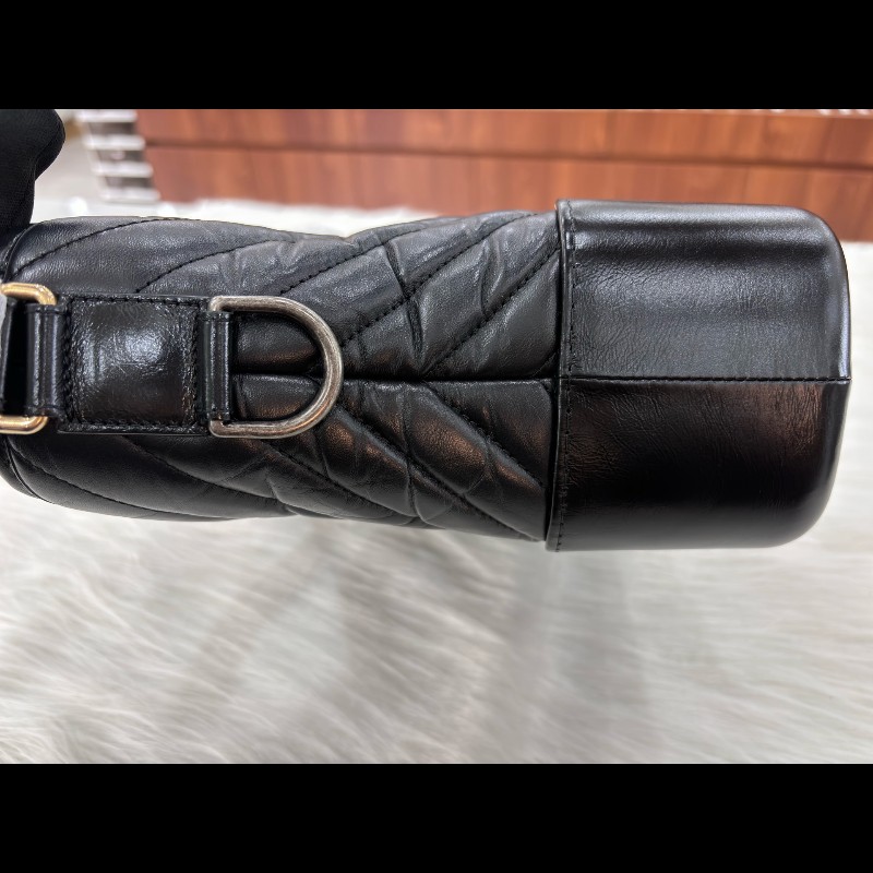 Chanel 黑色牛皮V紋大號流浪包-9