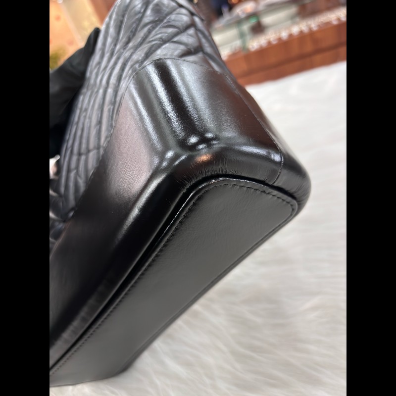 Chanel 黑色牛皮V紋大號流浪包-15